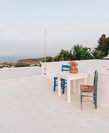 Αυλή με θέα στη θάλασσα