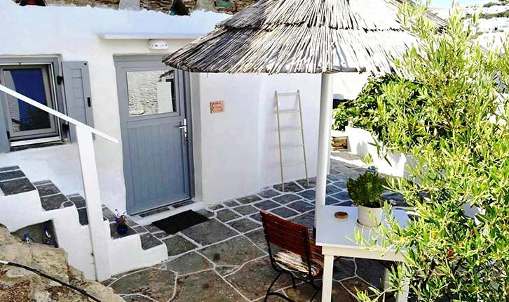Η αυλή του διαμερίσματος Κελάρι